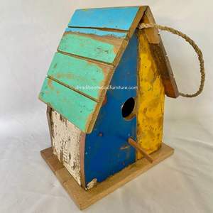 Nichoir pour oiseaux en bois recyclé, fait main, durable, en forme de bateau, couleur bois vieilli, cage à oiseaux originale, pour petits oiseaux d'extérieur - Product Image 1