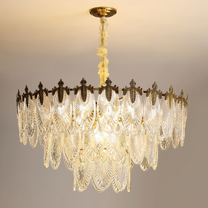 Un majestuoso adorno de corona de latón envuelto en tubos de vidrio rectos y gemas esféricas colgantes, disponible a precios de mayorista. - Product Image 3