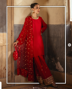 Sari de Seda Rojo SADIA AUN HUTE COUTURE con Bordado Dorado, Traje Tradicional Indio para Bodas, Largo hasta el Suelo, Corte Regular para Mujer - Product Image 5