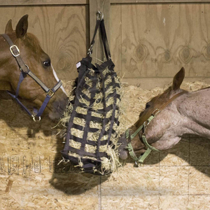 Bolsa de Heno para Caballos de Alimentación Lenta con Correa Ajustable, Bolsa de Alimentación Ecuestre de Nailon con Orificio Frontal para Uso en Establos y Remolques - Product Image 4