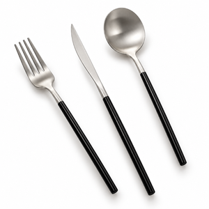 Ensemble de couverts modernes en acier inoxydable avec des poignées noires élégantes, finition argent satiné, trois pièces, ustensiles de table |   Table contemporaine - Product Image 1