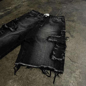 Pantalones Cortos de Mezclilla para Hombre, de Cintura Media, Desgastados, con Lavado Ácido, con Pedrería, Estilo Jorts, Ajuste Holgado, en Denim Oscuro - Product Image 4