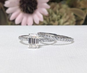 Ensemble de bague de fiançailles avec diamant de laboratoire taille émeraude 1 carat, bijoux de mode en diamant, bague vintage à halo caché, or blanc massif 14 carats - Product Image 1