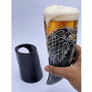 Jarra Vikinga para Beber con Soporte, Diseño de Lobo Grabado a Mano, Taza de Cuerno de Búfalo Natural - Product Image 5
