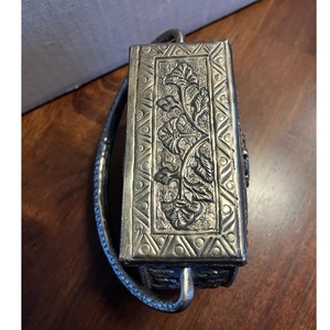 กระเป๋าคลัทช์โลหะสไตล์โบราณ God Grace Craft ลายนูนดอกไม้ กระเป๋าถือวินเทจสำหรับงานกลางคืน งานแต่งงาน งานปาร์ตี้ ตกแต่งด้วยมือ - Product Image 5