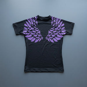 Camiseta de Compresión para Mujer, Negra, Manga Larga, Transpirable, con Estampado de Alas Púrpuras y Logotipo Sublimado en la Parte Delantera, para BJJ y MMA - Product Image 4