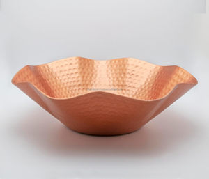 Wabi Bloom Shape Large <b>Decorative</b> Metal Fruit <b>Bowl</b> Modern Handicraft <b>Key</b> <b>Bowl</b> Home Decor Kitchen Wave Edge Scalloped Design <b>Bowl</b> - Product Image 1