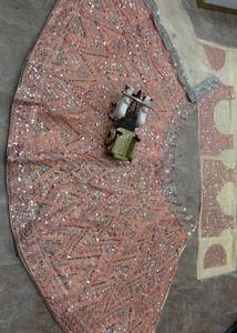 Lehenga Choli de Lujo Tradicional con Diseño de Mariposa, Bordado Pesado y Lentejuelas, Conjunto de Fiesta de Boda de Diseñador con Falda Acampanada - Product Image 5
