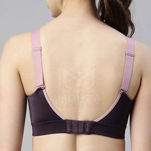 Soutien-gorge de sport respirant sans coutures de haute qualité pour femme avec bretelles réglables et logo frontal - Tenue de yoga et d'entraînement à maintien élevé - Product Image 4