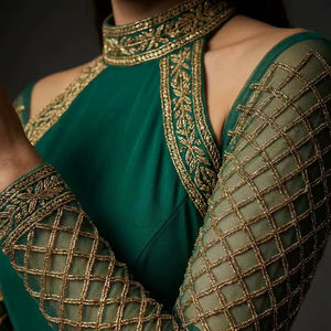 Robe de soirée de luxe pour femmes, ornée de perles à la main |   Robe de soirée à manches longues et à manches bouffantes |   Vêtements de mariée et de cérémonie sur mesure en gros - Product Image 1