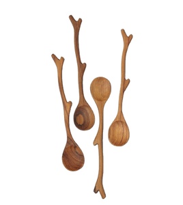 Cuillère en bois de pin rouge sculptée à la main, fabriquée au Vietnam, pour la cuisine, la cuisson et la présentation des aliments. - Product Image 1
