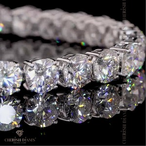 Bracelet tennis de luxe en or 10/14/18 carats avec diamants de laboratoire ronds, jonc fin en diamant, tendance pour femme, en vente - Product Image 3
