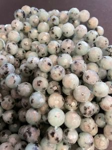 ลูกปัดหยกสีเขียวกีวีธรรมชาติ ทรงเหลี่ยมเพชรเจียระไน สีเขียวสวยงาม พร้อมจุดสีดำ หินอัญมณี ร้อยเป็นเส้นเต็ม - Product Image 5