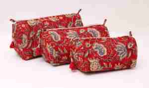 Trousse de toilette matelassée en coton faite à la main avec imprimé indien et pompon - Product Image 3