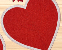 Set de table en forme de cœur avec perles rouges, bordure blanche, décoration de table pour la Saint-Valentin, vente en gros, artisanat de qualité par le fabricant PR India
