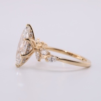 Bague de fiançailles et de mariage pour femme en or jaune avec diamant de laboratoire taille marquise, motif floral élégant en feuille, tige en forme de panier de lotus dissimulé