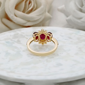 แหวนเพชรทับทิมสีเหลืองทอง14K สำหรับผู้หญิง | สามหินรูปไข่ทับทิมแหวนหมั้นของขวัญเครื่องประดับที่ดี - Product Image 2