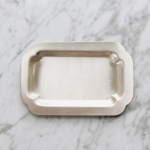 Plateau de service alimentaire en fer plaqué argent avec rebord surélevé robuste pour la restauration, le service de table, les événements et les réceptions à domicile - Product Image 3