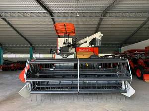 Moissonneuse-batteuse robuste Kubota DC120X 120 CV 2026 avec moteur diesel à transmission par engrenages et retour automatique K-Turn pour la récolte du riz - Product Image 1
