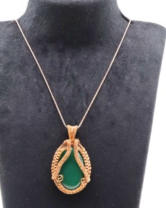 Collier en agate naturelle avec pendentif enroulé de fil de cuivre |   Collier artisanal bohème en pierres précieuses - Product Image 3