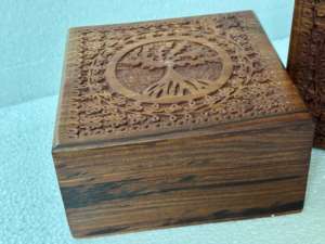 Boîte de rangement en bois sculptée à la main, écologique, art populaire, Arbre de Vie, doublure en velours, emballage cadeau décoratif, vente en gros OEM - Product Image 4