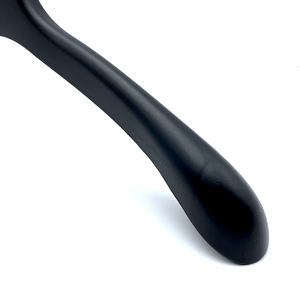 Cintres en plastique noir de qualité supérieure, fabricant en gros de cintres pour vêtements, cintres en plastique avec logo imprimé - Product Image 4