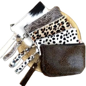 Bolso de Mano de Cuero con Pelo Hecho a Mano para Mujer por Artesanos Indios HECHO EN INDIA - Product Image 1