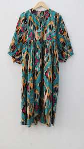 Vestido de Gasa de Algodón con Estampado Ikat - Vestido Midi con Cuello Profundo - Product Image 4