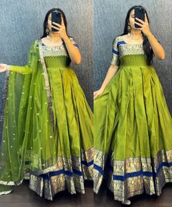 Kurti en Soie et Coton Naryanpet Traditionnel avec Bordures Brodées, Luxe Multicolore, et Dupatta en Tulle – Vêtement Ethnique Décontracté – Prix de Gros - Product Image 2