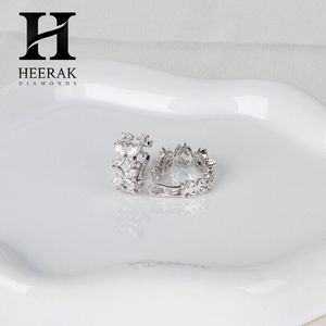 Pendientes de Aro Florales con Diamantes de Corte Marquesa en Oro de 14K, Fabricante de Joyería Fina de Lujo - Product Image 2