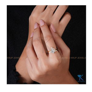 Anillo de Compromiso de Lujo con Corte Ovalado y Racimos de Hojas Marquise, Chapado en Oro de 18K sobre Plata, Banda de Diamantes Brillantes, Regalo de Joyería para Ella - Product Image 6