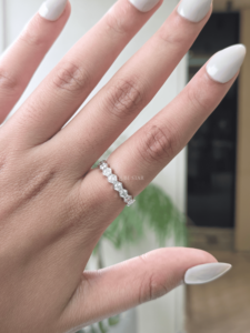 Bague de laboratoire 0,65 ct certifiée IGI VS1/VVS1, design hexagonal alterné en or, sertissage clos, bijoux fins modernes de luxe pour - Product Image 4