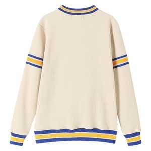 Sudadera con Escudo de Chenilla Sigma Gamma Rho para Mujer, Azul Neutro con Rayas Amarillas, Bolsillo, Cuello Redondo, Sudadera Sorority - Product Image 3