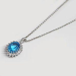 Colgante Ovalado Hecho a Mano con Topacio Azul en Plata de Ley con Topacio Blanco, Joyería Chapada en Oro Antiguo, Regalo para Mujer - Product Image 1