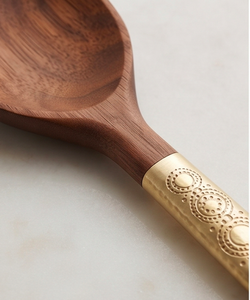 Ensemble de fourchettes et cuillères à salade en bois artisanal avec manches en métal gravées or, design minimaliste, couverts pour la restauration - Product Image 3