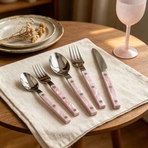 Elegante Juego de Cubiertos con Mango de Perla Rosa, Acabado Espejo, Apto para Lavavajillas, Cubertería para Bodas - Product Image 4