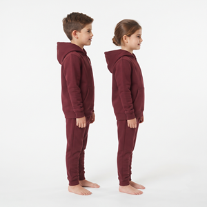Conjunto Deportivo Moderno para Niños, Sudadera con Capucha y Cierre de Media Cremallera, Pantalones Jogger, Color Vino, Algodón, Colección de Ropa Casual - Product Image 4