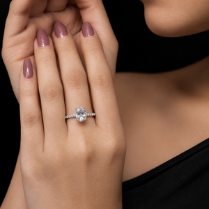 Anillo de Compromiso D'vins con Diamante Cultivado en Laboratorio de Corte Ovalado, Oro Sólido de 18k con Baño de Rodio, para Mujer, Clásico con Banda Pavé y Solitario - Product Image 5