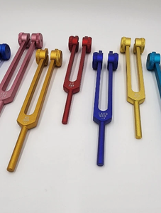 Ensemble de 9 diapasons professionnels accordés avec précision, à poids et colorés, pour la gamme de fréquences Solfège... - Product Image 2