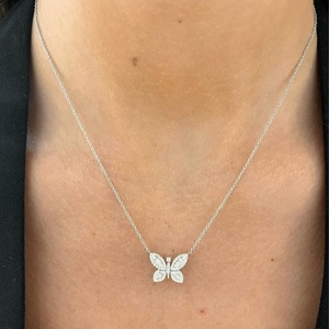 สร้อยคอจี้รูปผีเสื้อ ทองคำแท้ 14k ประดับเพชรทรงกลมและทรงบาแกตต์ เพชรเลี้ยงในห้องปฏิบัติการ ดีไซน์ซ้อนกันได้ หรูหราสำหรับทุกวัน ตัวล็อกแบบก้ามกุ้ง ขายส่ง - Product Image 4