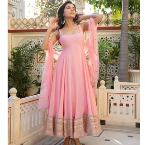 Robe Anarkali en crêpe naturel avec accent de perles Dori, travail miroir, voile en Georgette, bas en coton, ensemble festif Heritage IGX 6039 -DC - Product Image 1