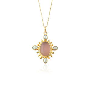 Colgante bohemio renacentista de calcedonia rosa y perla de agua dulce, collar ajustable de latón chapado en oro de 18k, joyería boutique para mujer - Product Image 1