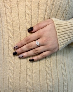 แหวนเรเดียนท์ทรีโอพร้อมเพชรทรงฮาล์ฟมูน ผลิตจากเพชรเลี้ยงในห้องปฏิบัติการ ทอง 10K ขายส่ง OEM ผู้ผลิตและจำหน่ายเครื่องประดับชั้นดี - Product Image 1