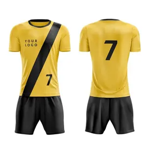 Nuevo diseño 2024 100% poliéster transpirable cómodo uniformes de fútbol de alta calidad OEM entrenamiento de fútbol al por mayor fútbol en blanco