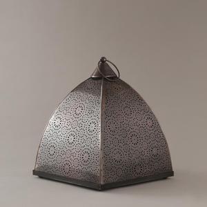 Diseñadas con una construcción metálica duradera y patrones cortados con precisión por láser, estas linternas crean un ambiente cálido y acogedor. - Product Image 4