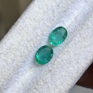 Piedra Preciosa de Esmeralda Zambiana Natural de 1.50 Quilates, Corte Ovalado Verde Intenso, Facetada, Suelta, para Joyería - Product Image 5
