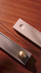 ที่วางธูปโลหะพร้อมที่ดักเถ้าสำหรับใช้น้ำมันหอมระเหยโดยงานฝีมือ Curio - Product Image 5