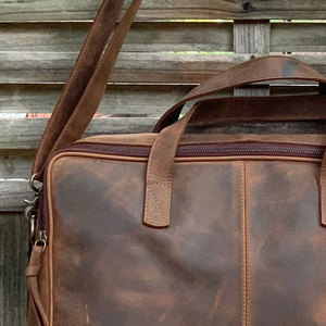 Sacs pour ordinateur portable en cuir au design unique, résistants au vent et multifonctionnels pour la saison hivernale en extérieur, avec emballage personnalisé - Product Image 4
