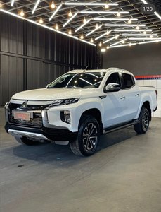 CUATRO AUTOS USADOS, EXCLUSIVIDAD Y L 200 Triton Sport Terra HPE-S 2.4 Turbo Diésel Automático 2025-2026 4x4 Pick-up - Product Image 4