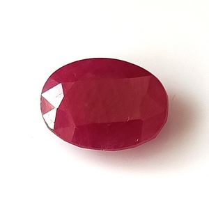 พลอยทับทิมแอฟริกันธรรมชาติ 5 กะรัต รูปไข่ เจียระไนเหลี่ยม แบบเม็ดเดี่ยว - Product Image 1